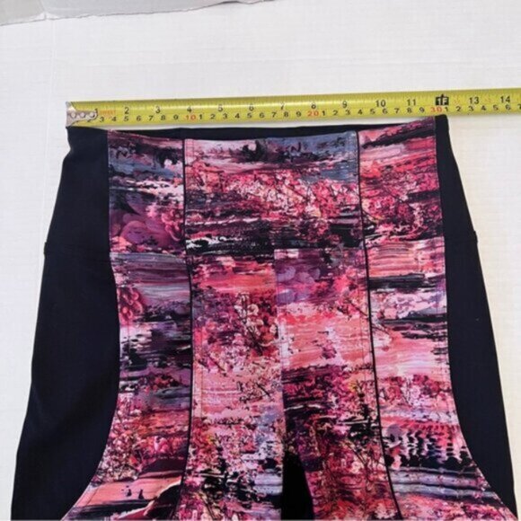 Lululemon   * Sweat & Repeat Tight *28" Black / Dahlia scape Multi EUC  6 - Picture 6 of 16